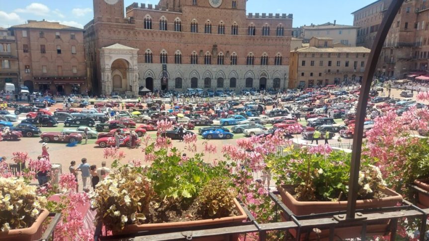 Siena: La Mille Miglia in Piazza del&nbsp;Campo