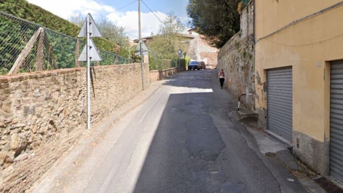 Siena: Tubazione rotta in via del Giuggiolo, strada&nbsp;chiusa