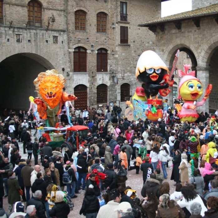 Provincia di Siena: Il Carnevale di San Gimignano festeggia 100&nbsp;anni